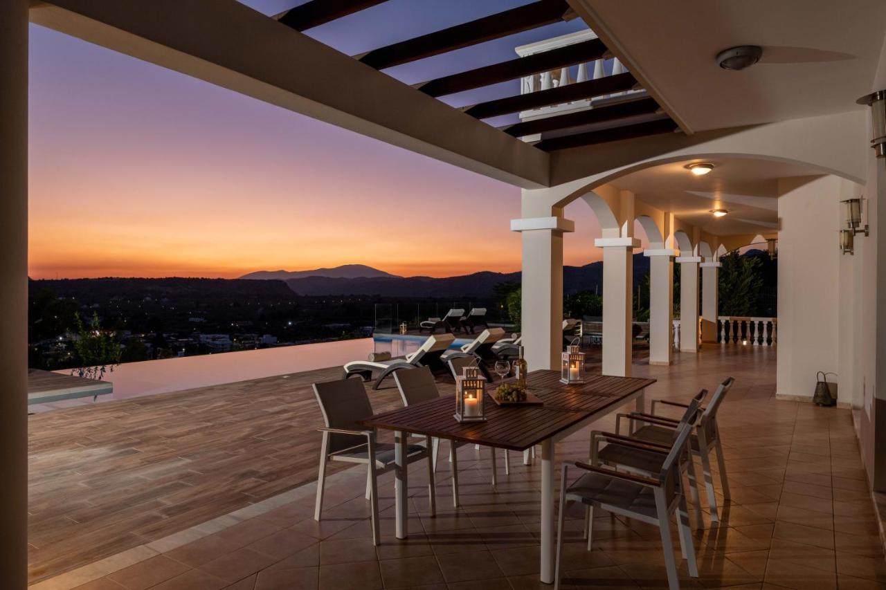 Villa Kamos อาร์คานเยโลส ภายนอก รูปภาพ