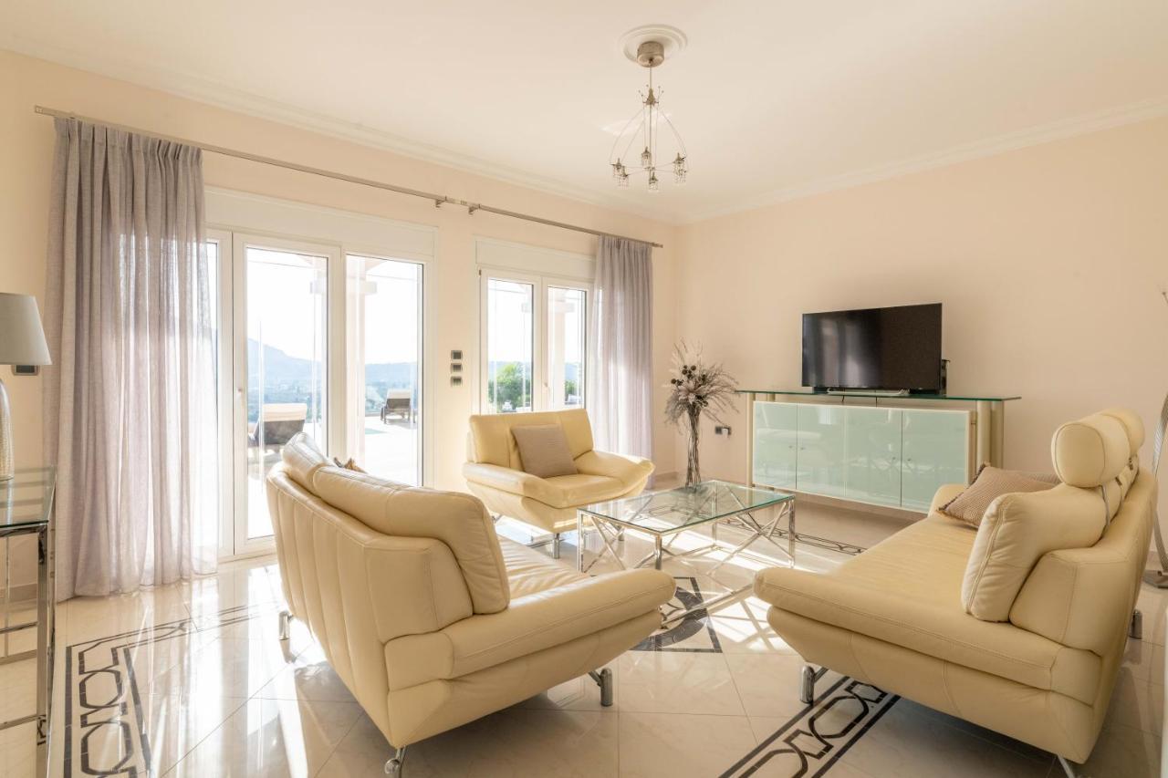 Villa Kamos อาร์คานเยโลส ภายนอก รูปภาพ